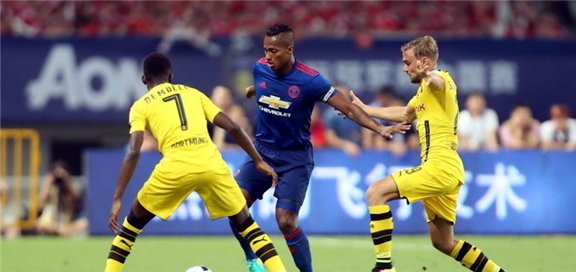 背后显示出 背后显示出